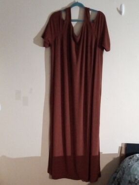 Cold-Shoulder XL Maxi Dress with V-Neck Rust Colored Cold-Shoulder